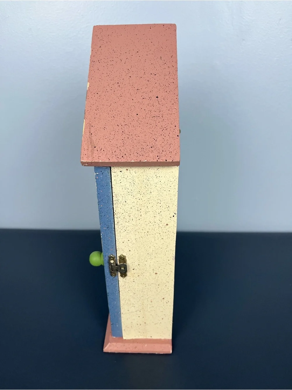 Birdhouse trinket shelf